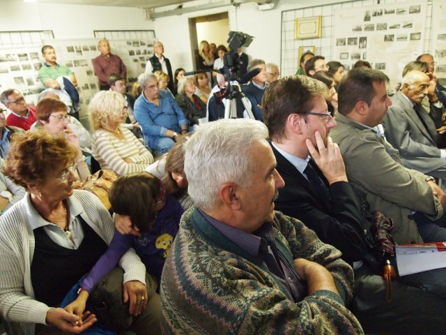 15.09.2013 - il pubblico alla presentazione del libro sopravvivere a cefalonia archivio f. brunetta